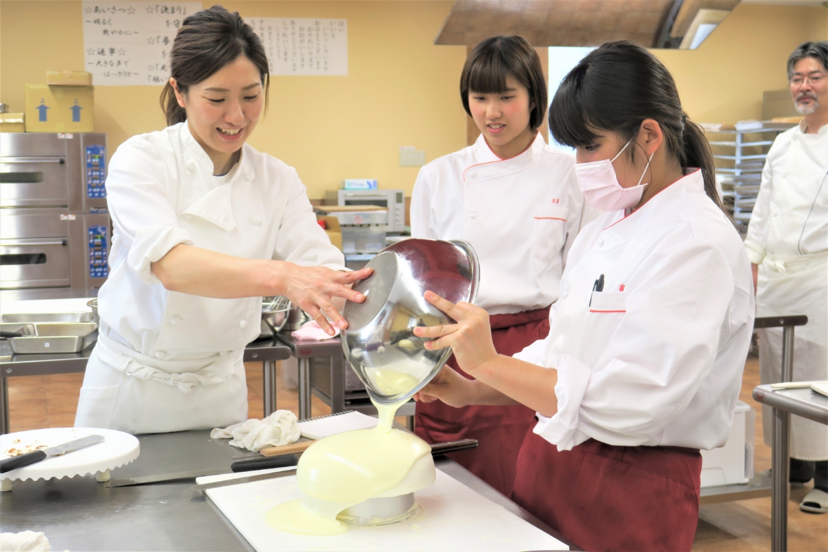 パティシエ学科　洋菓子協会の講習会が行われました！