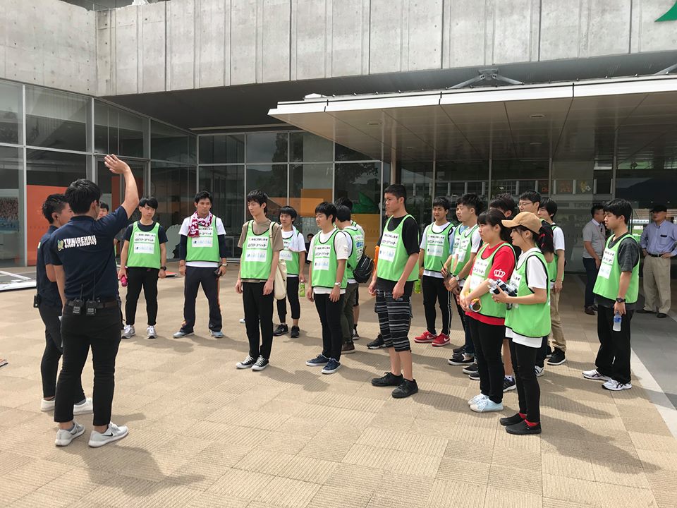 7月1日、維新みらいふスタジアムで行われました「レノファ山口FCvs.横浜FC」で、公務員学科の学生20名がボランティアに参加してきました！