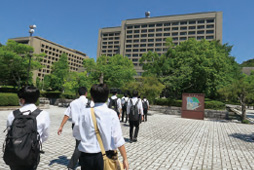 官公署視察や各実習で職業への理解を深めます