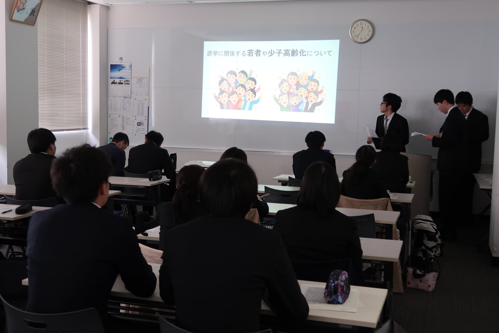 公務員総合学科2年生が卒業研究発表を行いました！