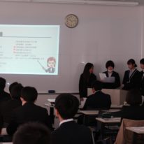 公務員総合学科2年生が卒業研究発表を行いました！