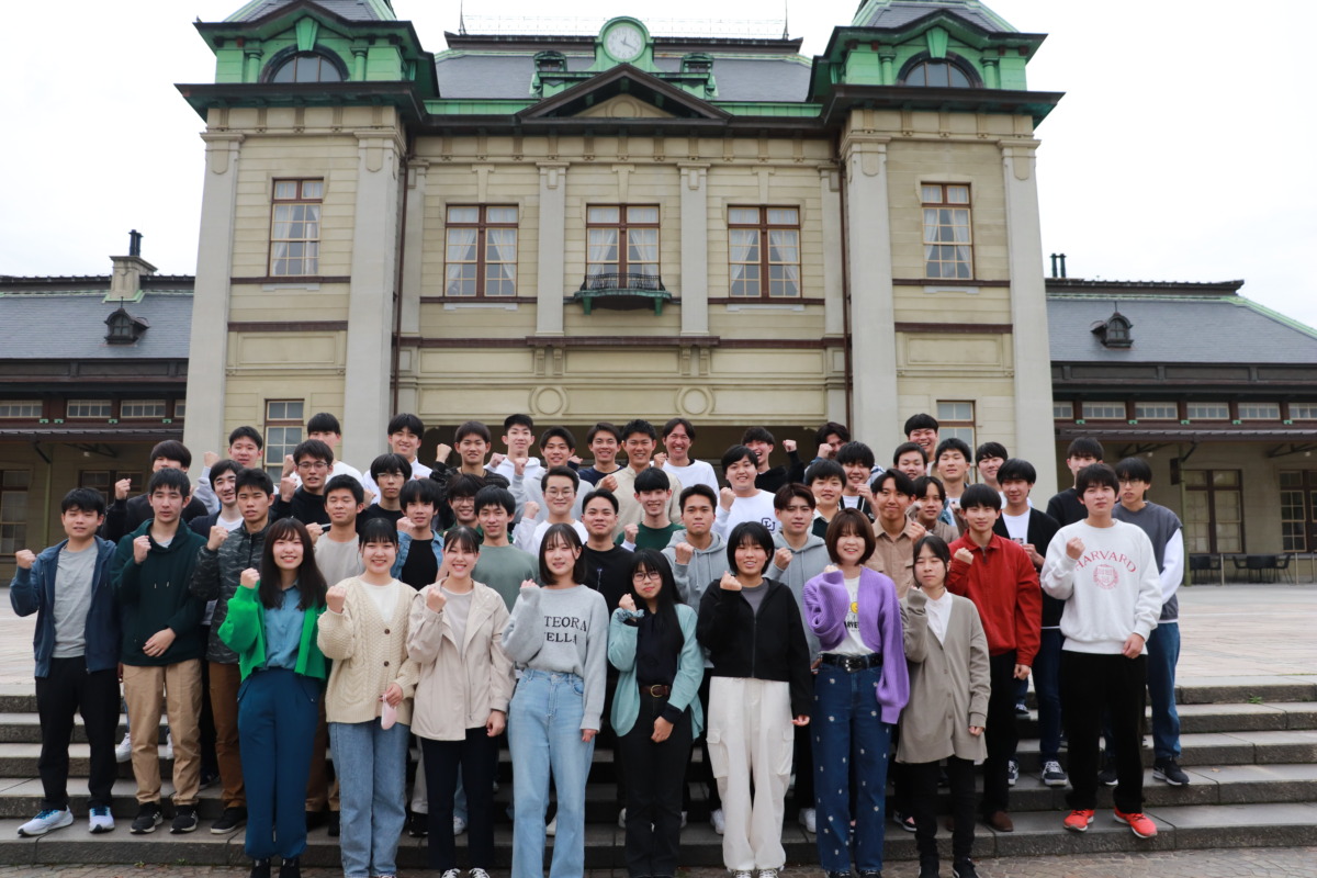 4月19日(水)　公務員学科の学生が門司税関を訪問しました！
