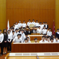 山口県議会見学を行い、議会の重要さを学びました！