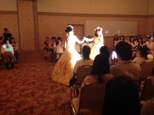 【ホテル・ブライダル学科】来場者約100名！大盛況！！ドレスファッションショー★
