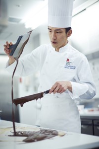 6月28日（火）伊勢志摩サミットでデザートを提供した、パティスリー世界大会 準優勝 赤崎 哲朗氏を講師にむかえた洋菓子講習会を開催