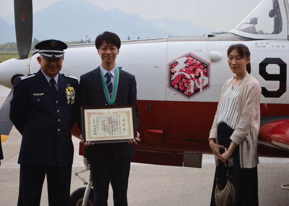 🏆メディアデザイン科Mさんの航空機ロゴデザインが採用され表彰！