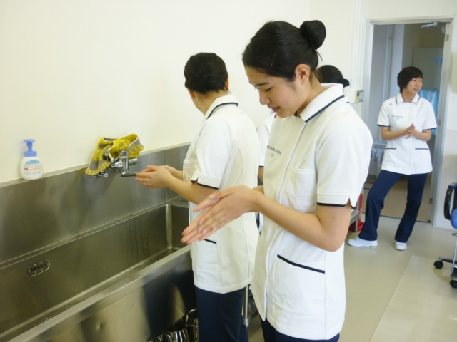 看護学科1年生　共通技術！