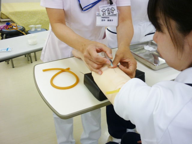 看護学科2年生　注射練習！