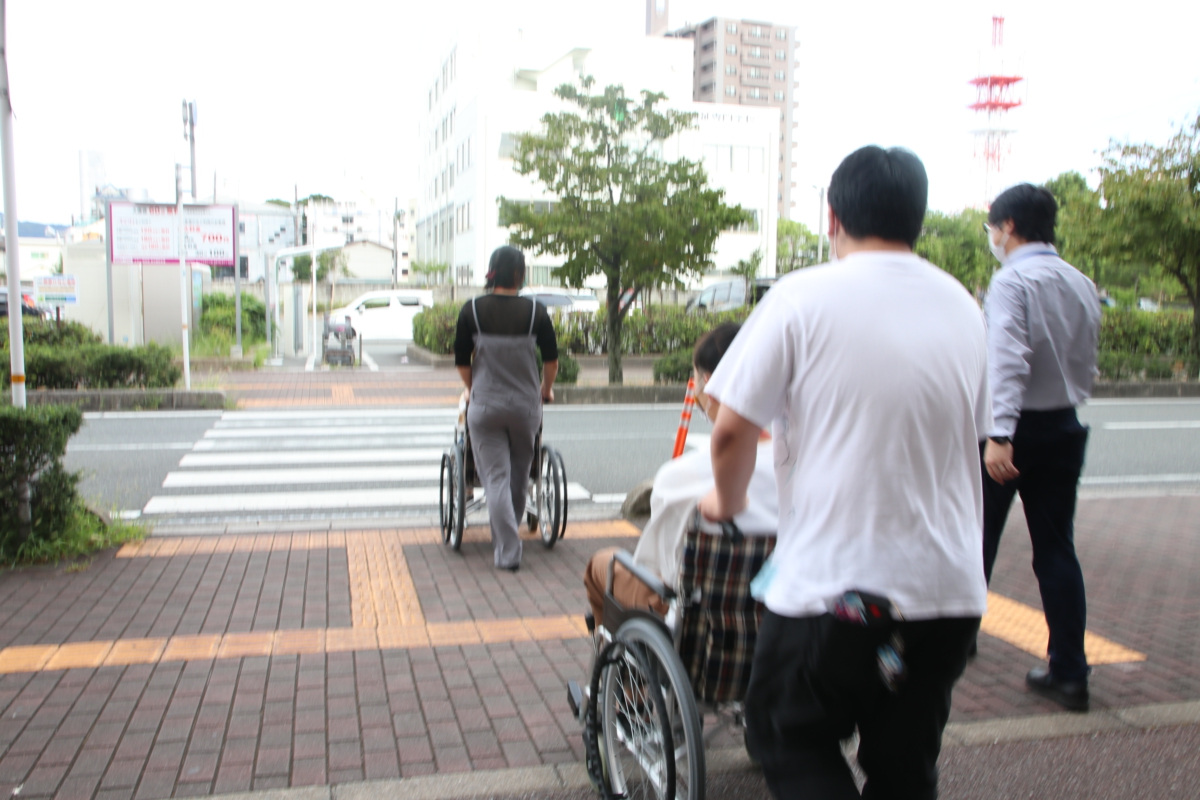 【介護福祉学科】車椅子でお買い物へ！