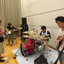 バンドサークル猛練習中♪
